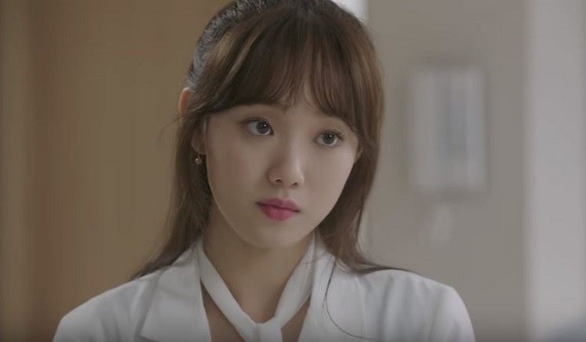Screen capture of Lee Sung Kyung from a 'Doctors' drama clip posted on Youtube.