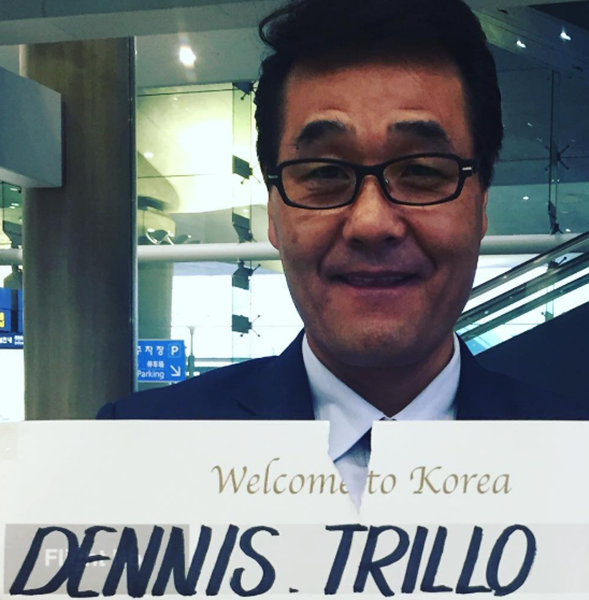 A Seoul International Drama Awards 2016 staff welcomes Filipino actor Dennis Trillo in Seoul, South Korea.