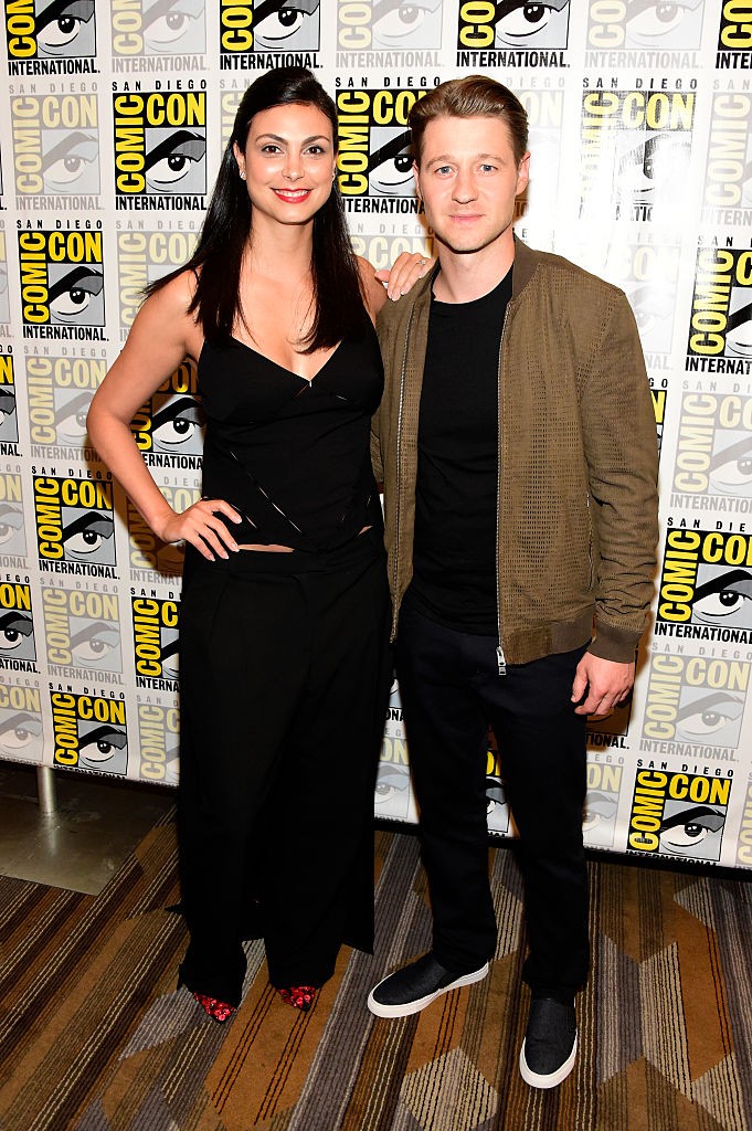  (L-R) Actors Morena Baccarin and Ben McKenzie attend the 'Gotham' press line during Comic-Con International 2016 at Hilton Bayfront on July 23, 2016 in San Diego, California.