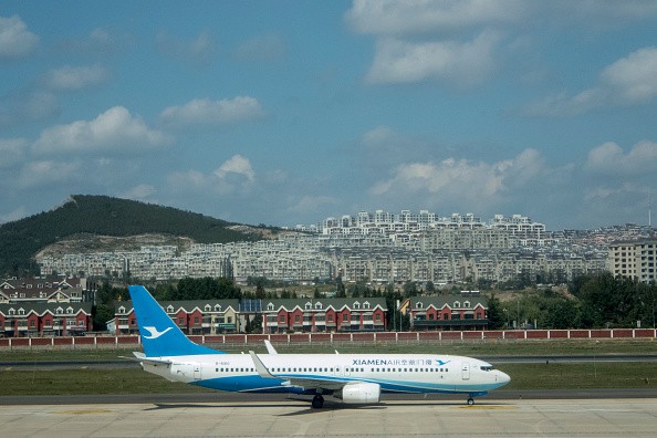 A Boeing 737 of Xiamen Airlines is parked at Dalian Airport.