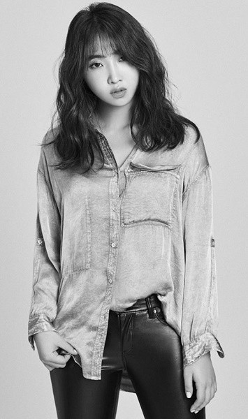 Former 2NE1 member Minzy is currently busy preparing for solo debut, according to her new agency Music Works.