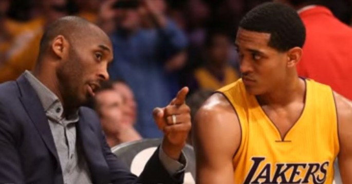 Kobe Bryant talks to Jordan Clarkson while on the bench of the Lakers.