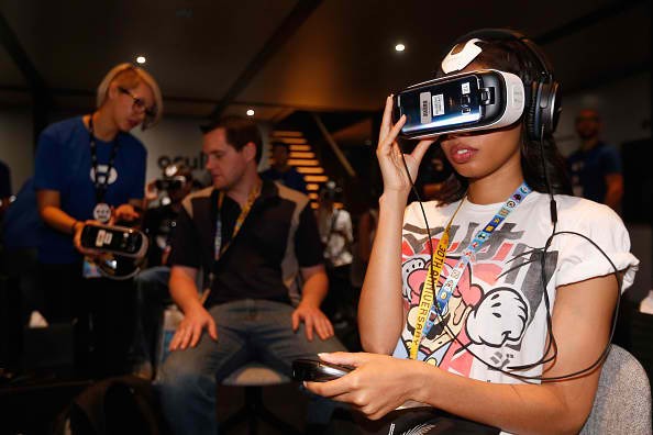 Online retailers want to shift to virtual reality.