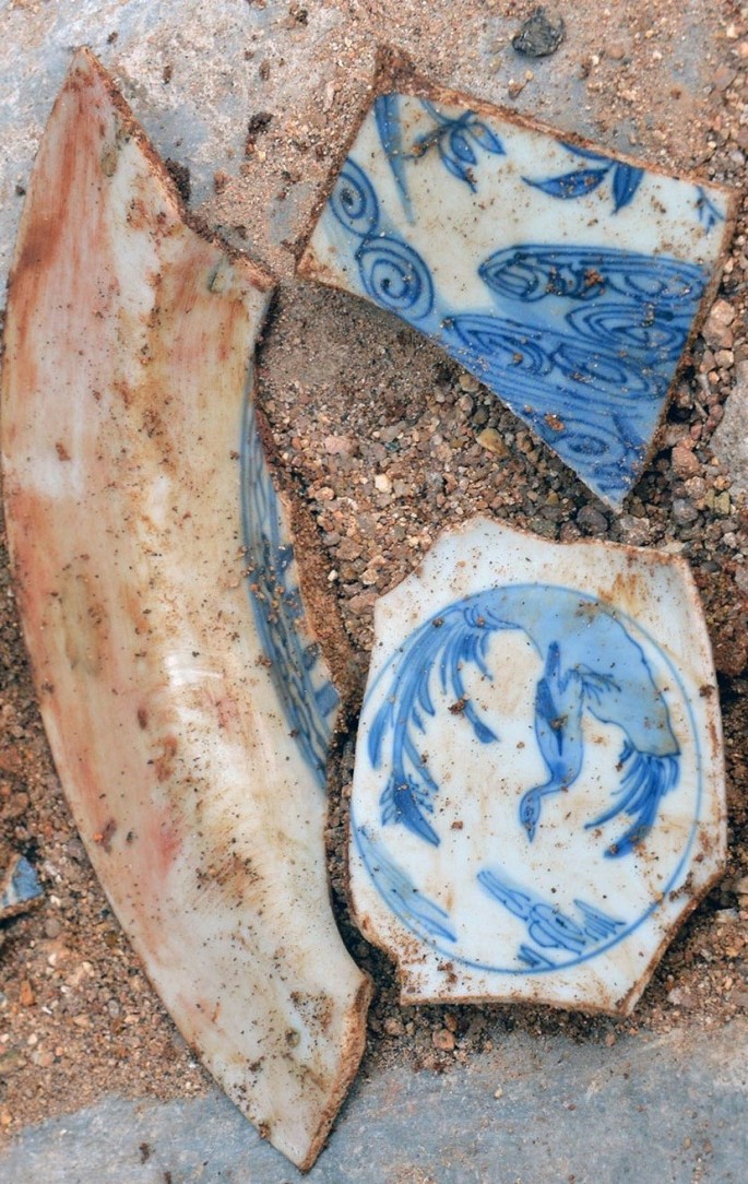 Fragments of ancient Chinese porcelain were found at the Port of Acapulco.