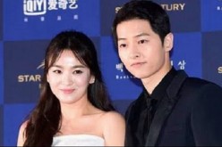 'Descendants of the Sun' stars Song Joong-Ki and Song Hye-Kyo arrive at the 52nd Baeksang Arts Awards together.