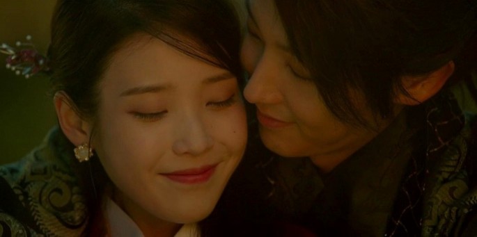 IU and Lee Joon-Gi star in the SBS drama 'Scarlet Heart: Ryeo.'