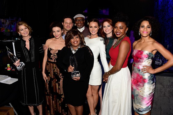 'Grey's Anatomy' cast pose backstage the People's Choice Awards 2016 at Microsoft Theater on January 6, 2016 in Los Angeles, California. 