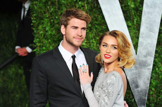  Actor Liam Hemsworth(L) and actress/singer Miley Cyrus arrive at the 2012 Vanity Fair Oscar Party hosted by Graydon Carter at Sunset Tower on February 26, 2012 in West Hollywood, California.