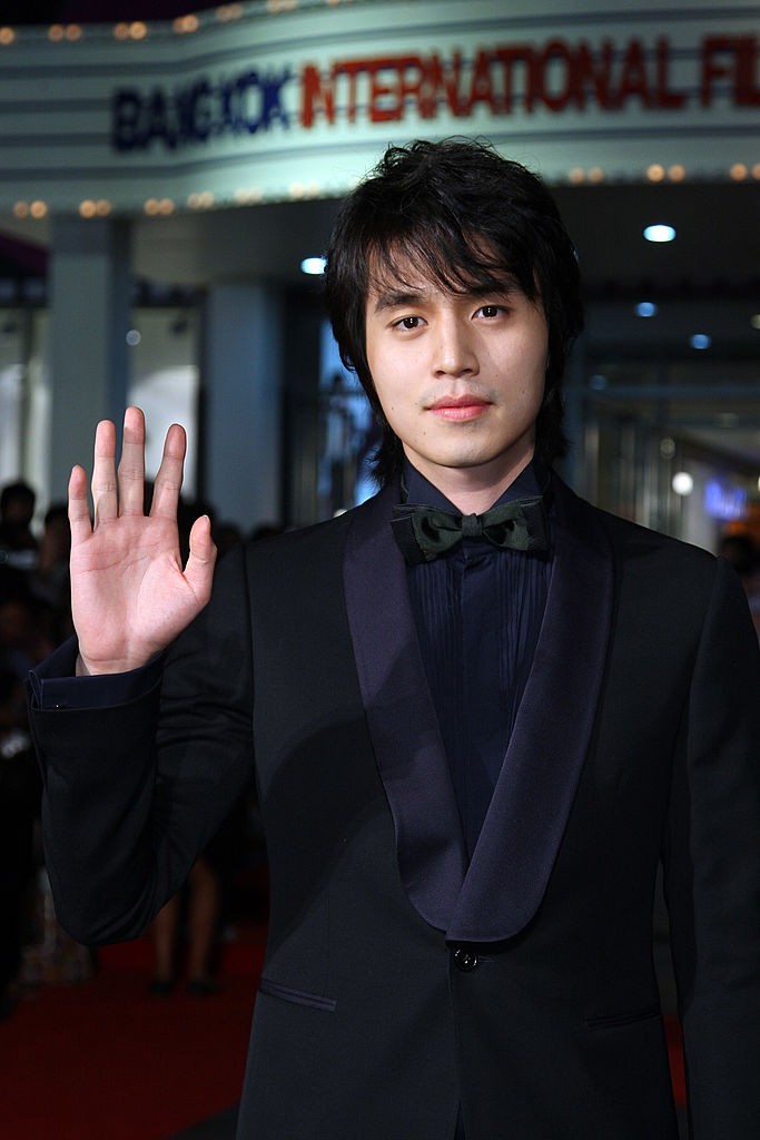 Lee Dong Wook arrives for the red carpet and gala screening of 'Queen of Langkasuka' at the Bangkok International Film Festival 2008 held in Thailand.