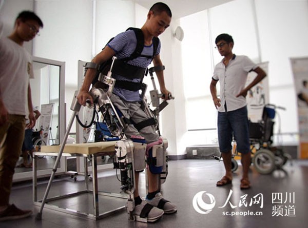 Scientists at the University of Electronic Science and Technology of China (UESTC) develops a robotic leg that mimics knee movement.