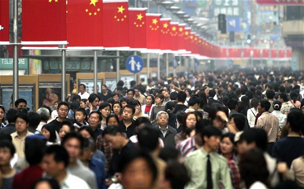 According to data, the total Chinese population reached 1.37 billion by the end of 2014. Projections estimate that it will decline to 1.3 billion in 2050.