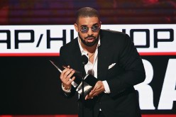 Rapper Drake accepts Favorite Rap/Hip-Hop Artist onstage during the 2016 American Music Awards at Microsoft Theater on November 20, 2016 in Los Angeles, California. 