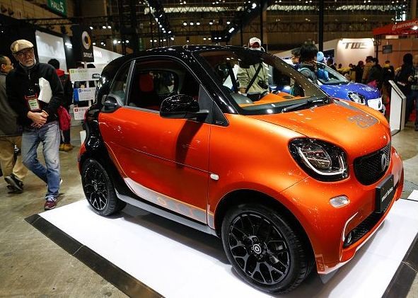 A visitor looks at a Mercedes-Benz smart fortwo edition 1 vehicle on display at the 2016 Tokyo Auto Salon car show on January 15, 2016 in Chiba, Japan. 