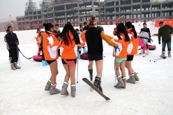 'No Pants' Skiing In Sanmenxia