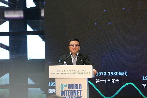 Zhang Yaqin, Baidu president, speaks about cloud computing and the practical applications of AI during Mobile Internet Forum of the 3rd World Internet Conference held in Jiaxing, in November.