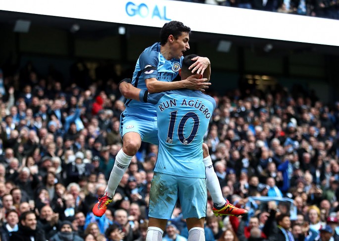 Manchester City players Jesus Navas and Sergio Agüero (#10).