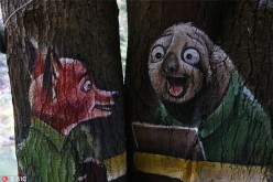 A fox and a sloth from the cartoon Zootopia have been painted on trees in Shangyou county in Jiangxi Province.