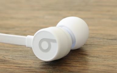 Beats X wireless earphones can connect to the iPhone 7 through its W1 chip.