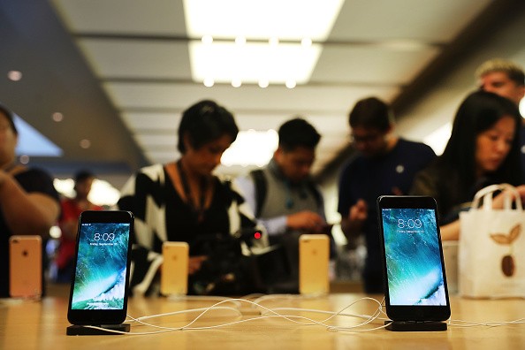 The new iPhone 7 and the 7 Plus are displayed on a table at an Apple store in Manhattan on September 16, 2016 in New York City. 