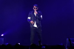 R. Kelly performs a song for his audience on his 'The Buffet' tour.
