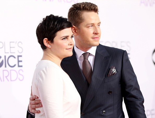 Ginnifer Goodwin (L) and Josh Dallas attend The 41st Annual People's Choice Awards at Nokia Theatre LA Live on January 7, 2015 in Los Angeles, California.