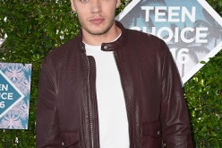 Dominic Sherwood attends the Teen Choice Awards 2016 at The Forum on July 31, 2016 in Inglewood, California. 