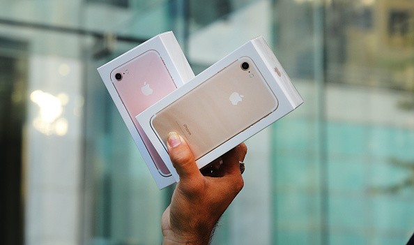 ne of the first customers to buy a new iPhone walks out of an Apple store in Manhattan on September 16, 2016 in New York City.