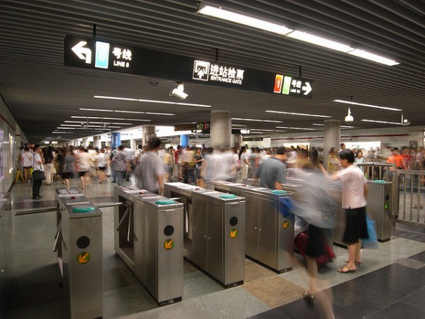straphanger-shanghai-metro-600x450.jpg