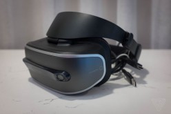Windows Holographic VR Headset 