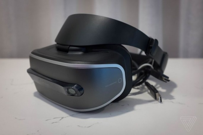 Windows Holographic VR Headset 