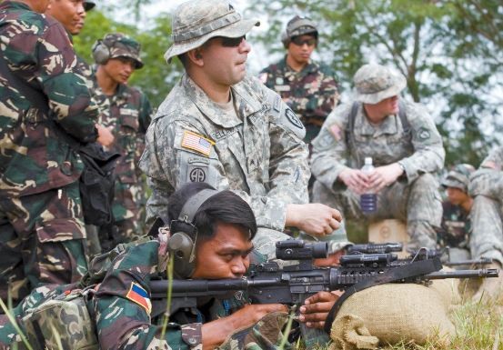 American and Filipino soldiers in joint training.         