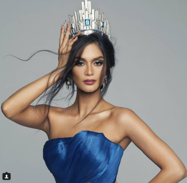 Pia Wurtzbach shows off her assets in Hawaii holiday