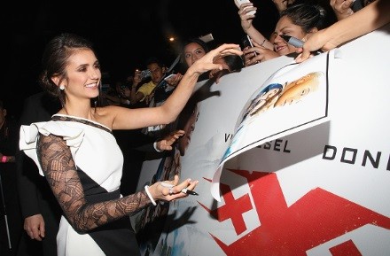  Nina Dobrev takes selfies and sings authographs with fans during the Mexico City Premiere of the Paramount Pictures 'xXx: Return of Xander Cage' at Auditorio Nacional on January 5, 2017 in Mexico City, Mexico.