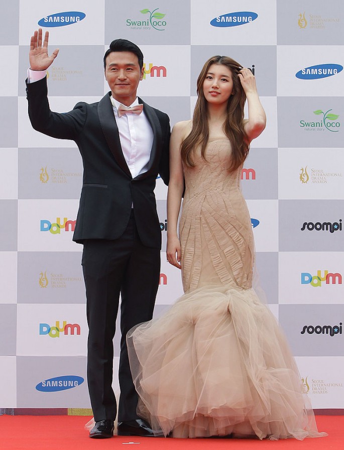 (L to R) Actor Lee Sung-Jae and actress Su-Zy arrive at the Seoul International Drama Awards 2013 at national theater on September 5, 2013 in Seoul, South Korea. 