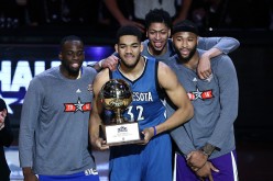  Karl-Anthony Towns of the Minnesota Timberwolves poses with the trophy and Draymond Green of the Golden State Warriors, Anthony Davis of the New Orleans Pelicans and DeMarcus Cousins of the Sacramento Kings after winning in the Taco Bell Skills Challenge