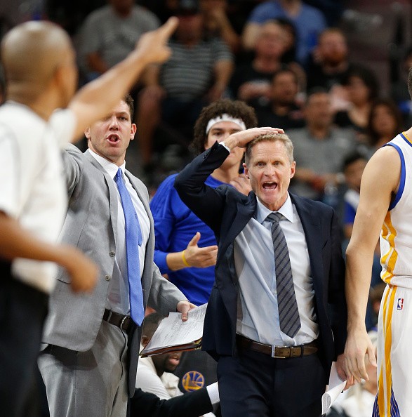  Steve Kerr, head coach of the Golden State Warriors, argues a call with official during game against the San Antonio Spurs at AT&T Center on April 10, 2016 in San Antonio, Texas. The Warriors won 92-86, tying the all-time record for wins in a season with