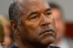 O.J. Simpson watches his former defense attorney Yale Galanter testify during an evidentiary hearing in Clark County District Court on May 17, 2013 in Las Vegas, Nevada. 