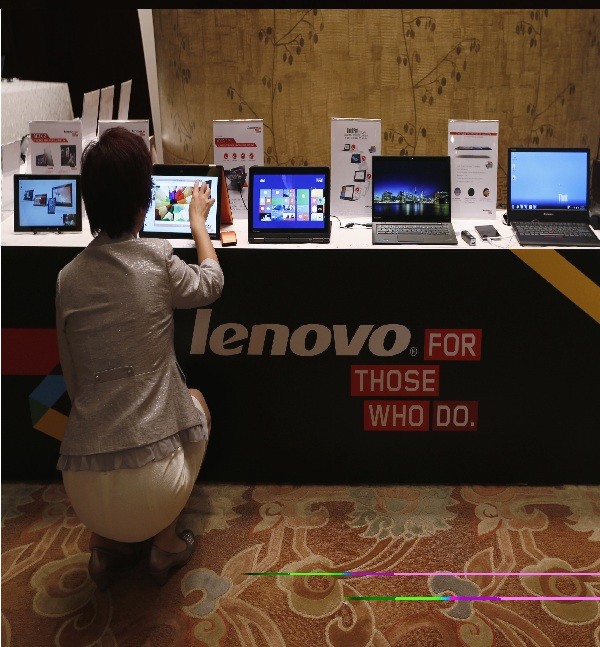 A woman doing hand-on on a Lenovo laptop.