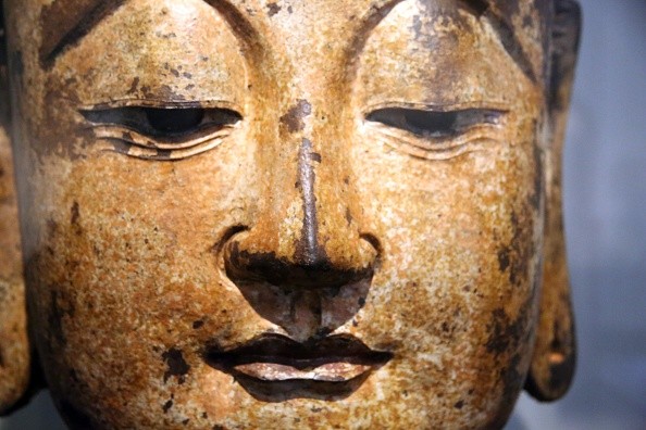 The ancient people built Buddha statues to pray for safety.