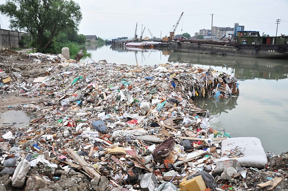 The lake bank is covered with waste at Taihu National Tourism Vacation Zone in Suzhou, Jiangsu Province.