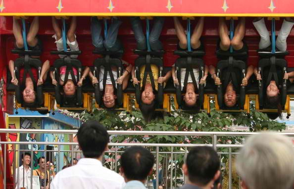 A 13-year-old girl died after she was thrown from a spinning ride in a Chongqing amusement park.