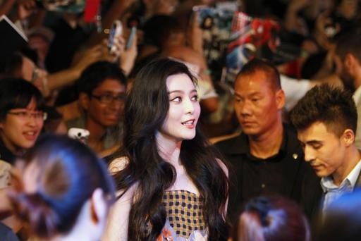 Fan Bingbing stars in "Skiptrace" with Jackie Chan and Johnny Knoxville.