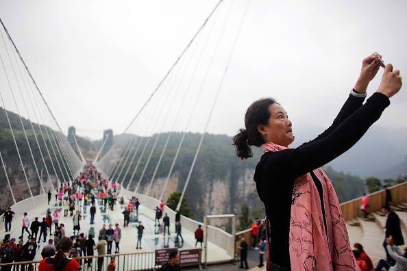 The famous Zhangjiajie glass bridge has not collapsed.