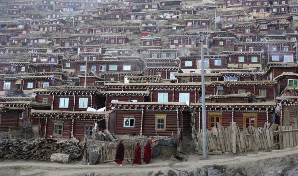 Chinese authorities have decided to tear down 3,225 homes at Larung Gar by April 30.