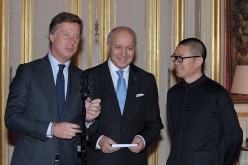 Founder and CEO of Chinese hotel group Huazhu, Ji Qi (R), French Foreign Minister Laurent Fabius (C) and Accor hotel group CEO Sebastien Bazin (L) give a press conference following their meeting.
