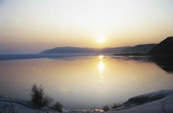 China wants to build a 1,000-kilometer water pipeline from Lake Baikal to Lanzhou.