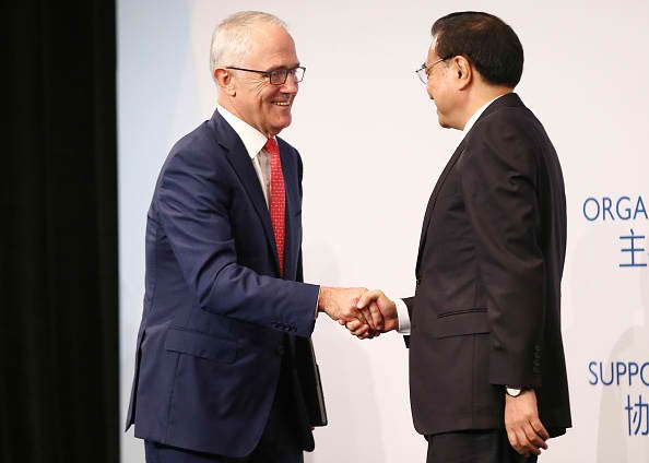 Premier Li Keqiang met with Australian Prime Minister Malcolm Turnbull to discuss ties and seal trade deals.