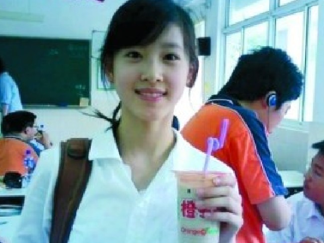 The viral milk photo of then high-schooler Zhang "Nancy" Zetian earned her an endorsement deal from Bubs Australia.