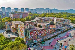 The Luo Zhongli Art Museum, spanning about 23,000 kilometers, had its outside wall of tiles painted with real artworks.