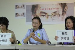 Zhang said he was inspired to seek asylum in Taiwan by the campaign of Lee Ching-yu (pictured, center) to 